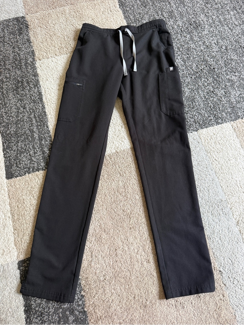 Figs Men's Black Cargo Scrub Pants- Small Tall